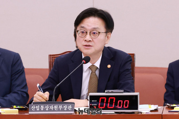 [포토] 산자위 출석한 김정관 산업통상자원부 장관