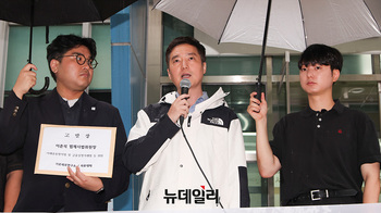 [포토] '이춘석 차명거래' 고발장 제출 앞서 기자회견하는 김세의 대표