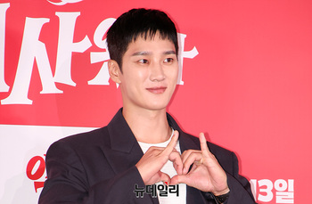 [영상] 악마가이사왔다 안보현 '악마 하트'