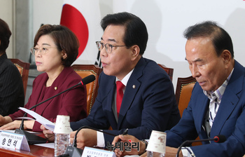 [포토] 원내대책회의서 발언하는 송언석 국민의힘 비상대책위원장 