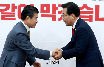 [포토] 제임스 김 AMCHAM 회장 만난 송언석 비대위원장