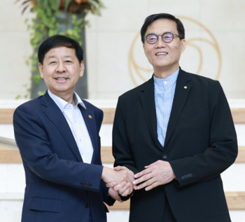 이창용 총재 "美와 관세협정 잘 돼서 8월 통방 부담 덜어"