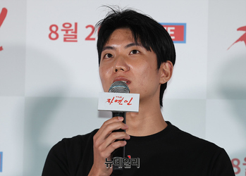 [포토] 더자연인 주연 맡은 신예배우 변재신