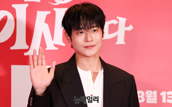 [포토] 손인사하는 차서원 