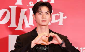 [포토] 이채민 '하트 포즈'