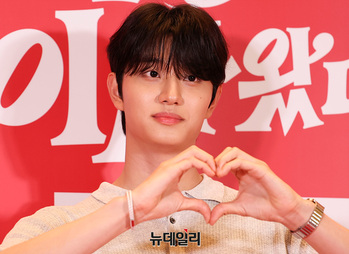 [포토] 김재원 '마음을 전해요'