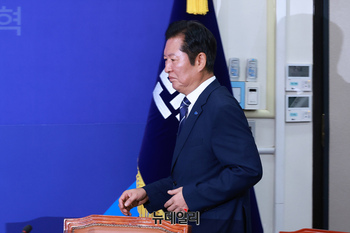 [포토] 최고위 참석하는 정청래 더불어민주당 대표