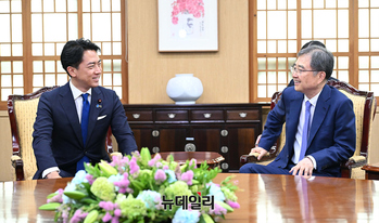 [포토] 고이즈미 신지로 日농수산대신 면담하는 조현 외교부 장관