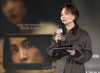 [포토] 살인자리포트 주연배우 소개하는 박경림