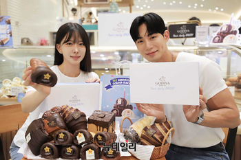 [포토] 신세계백화점 "벨기에 초콜릿 품은 ‘고디바 소라빵’ 맛보세요"