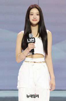 [영상] 신인걸그룹 앳하트 막내 나현 '앳하트 소개합니다'