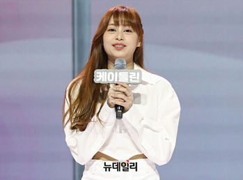 [포토] 인사하는 앳하트 케이틀린