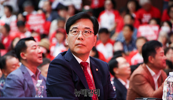 [포토] 생각에 잠긴 송언석 비대위원장 