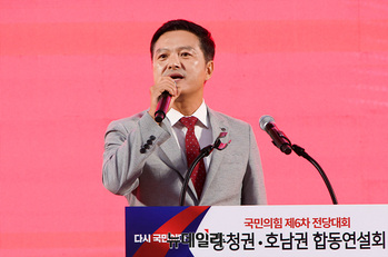 [포토] 대전서 지지 호소하는 김태우 최고위원 후보