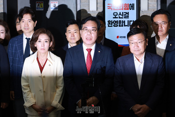 [포토] 특검 압수수색 관련 입장 밝히는 송언석 비대위원장