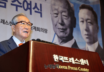 [포토] 건국77주년 기념식, 개회사하는 손병두 대한민국사랑회 이사장