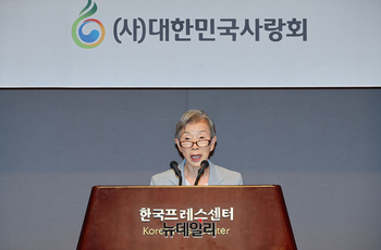 [포토] 우남이승만애국상시상식, 맺음말하는 김길자 회장