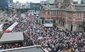 [영상] 건국77주년·광복80주년 '광화문 국민대회' 서울역서 개최