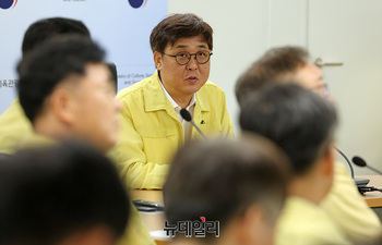 [포토] 을지연습 최초상황보고회의 참석한 최휘영 장관 