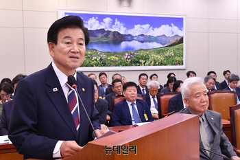 [포토] 제안설명 하는 정동영 통일부 장관