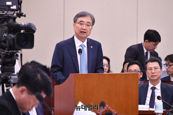 [포토] 국회 외통위 출석한 조현 외교부 장관