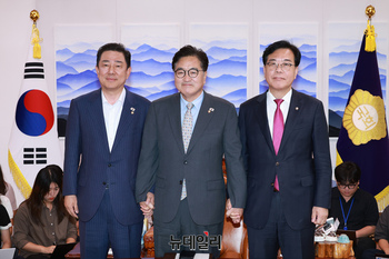 [포토] 기념촬영하는 국회의장과 여야 원내대표