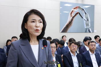 [포토] 결산보고 하는 이진숙 방송통신위원장