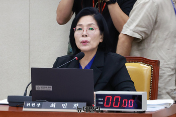 [포토] 의사진행 하는 최민희 과학기술정보방송통신위원장