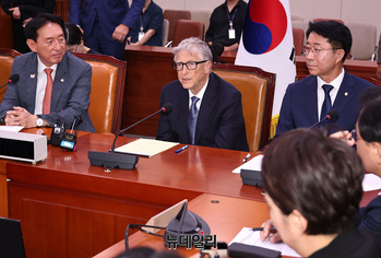 [포토] 국회 외통위서 간담회 갖는 '빌 게이츠'
