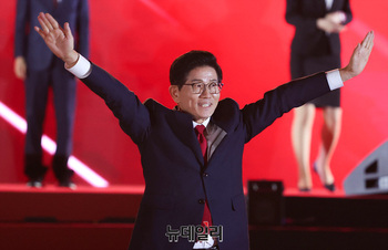 [포토] 인사하는 김문수 당대표 후보 