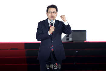 [영상] 전당대회서 발언하는 신동욱 후보 