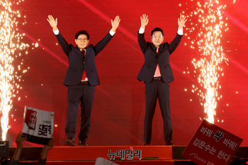 [포토] 결선 진출한 김문수·장동혁 국민의힘 당 대표