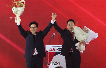 [영상] 손들어 인사하는 김문수·장동혁...당대표 26일 결정