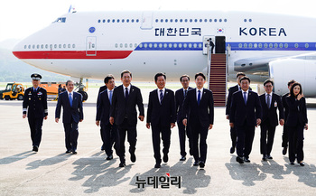 [포토] 이재명 대통령 환송 마친 정청래-김병기 