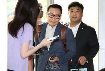 [포토] 특검 출석하는 '멋쟁해병' 송호종 전 대통령경호처 경호부장