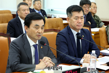 [포토] 답변하는 안규백 국방부 장관