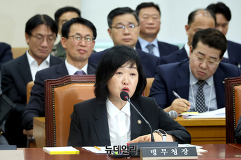 [포토] 국방위 출석한 홍소영 병무청장