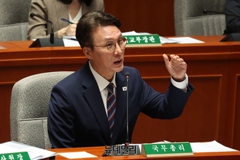 [포토] 답변하는 김민석 국무총리