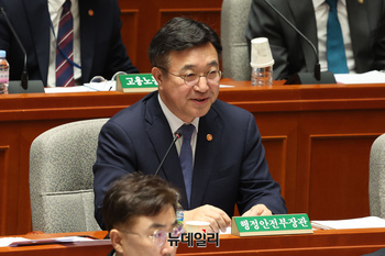 [포토] 예결위서 답변하는 윤호중 행안부 장관