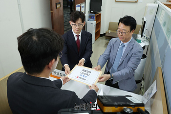 [포토] 국민의힘 '대부업체 이사 겸직 의혹 김상욱' 징계안 제출