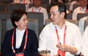 [포토] 대화 나누는 양향자·김민수 최고위원 