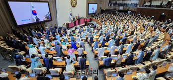 [포토] 국회 개원식, 한복·상복으로 갈라진 여·야