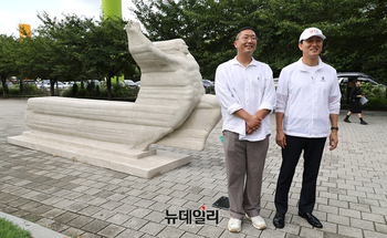[포토] 서울조각페스티벌 개막식 참석한 오세훈 서울시장, 작가들과 기념촬영