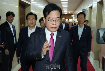 [포토] 의장실 나오는 송언석 국민의힘 원내대표