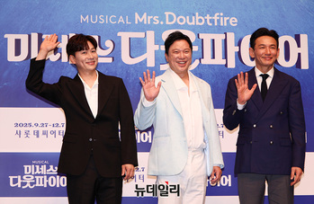 [포토] 정상훈-정성화-황정민 '우리는 미세스 다웃파이어'