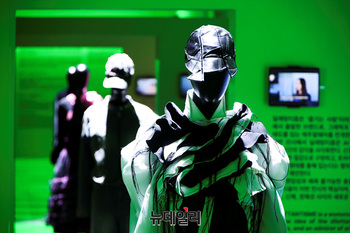 [포토] 지하철역이 패션 무대로...'2025 서울패션로드' 개막