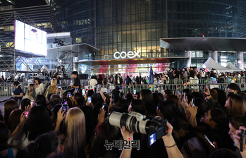 [포토] NCT WISH '첫 무대를 내폰에 담아라'