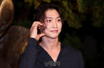 [영상] 포즈 취하는 이상헌 