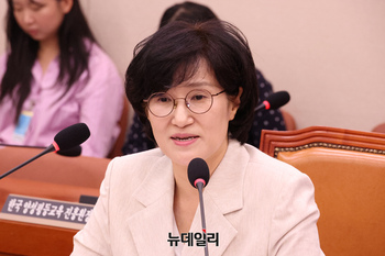 [포토] 질문에 답하는 원민경 여성가족부 장관 후보자
