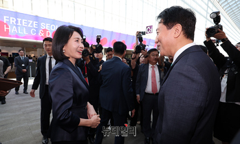 [포토] 프리즈 서울서 만난 김혜경 여사-오세훈 서울시장